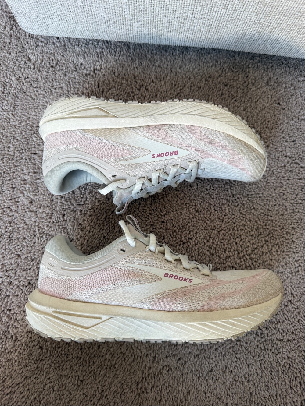 Brooks Women's Running Shoes - Pale Pink & White